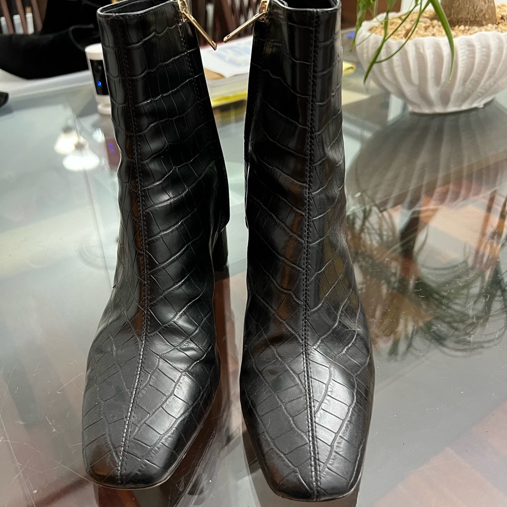 H&M Black Crocodile Pattern Women’s Boots